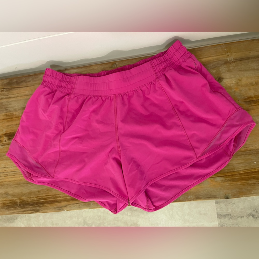 SONIC PINK (limited edition) Lululemon Hotty Hot Low-Rise Lined Short 4”